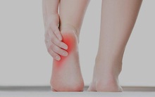 Đi khám vì bị đau gót chân, không ngờ phát hiện khối u máu: Bác sĩ cảnh báo 4 bệnh khác liên quan đến đau gót chân