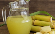 Uống nước mía trong mùa hè: Vừa đã khát lại "diệt trừ" bệnh tật nhưng nếu thuộc 5 nhóm người sau thì bạn tốt nhất nên nhịn miệng