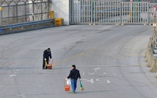 Dù tốt nghiệp Đại học, vì sao nhiều người trẻ Hàn Quốc lại chọn làm công nhân vệ sinh?