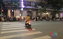 Không gian phố đi bộ Hồ Gươm bị tái chiếm sau giãn cách xã hội