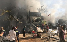 Cháy cả chục ki-ốt trong chợ, tiểu thương cuống cuồng di dời tài sản