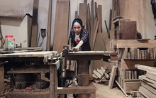 Chuyện nàng cựu sinh viên kiến trúc lương tháng 30 triệu đùng cái bỏ việc về quê làm thợ mộc, khởi nghiệp từ góc chuồng gà