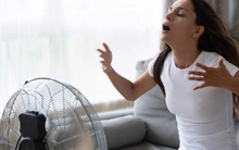 Ngoài việc ở trong nhà ra, bạn còn có thể "chống nóng" cho cơ thể bằng những việc hết sức đơn giản sau đây