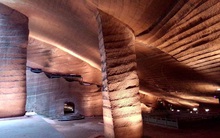 17 ngày miệt mài bơm nước khỏi ao làng, người đàn ông bị mắng gàn dở nhưng không ngờ lại giúp tìm ra kỳ quan khiến thế giới ngỡ ngàng