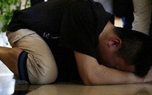 Tranh đoạt hết tài sản của bố để lại cho anh trai, người em về sau phải trả giá đắt: Lời cảnh báo về luật nhân quả ở đời