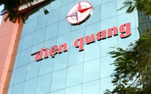 Gia đình bà Hồ Thị Kim Thoa đang sở hữu bao nhiêu cổ phần tại Bóng đèn Điện Quang (DQC)?