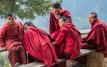 5 nhà sư đi đến tu viện, cuối cùng chỉ 1 người tới nơi, vậy chuyện gì xảy ra giữa đường?