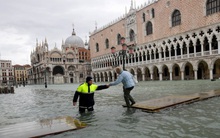 Hệ thống đê hàng chục tỷ USD chưa làm xong đã lỗi thời, thiên đường du lịch của châu Âu đối diện nguy cơ chìm dần