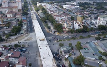 Cận cảnh cầu vượt nút giao thông Nguyễn Văn Huyên - Hoàng Quốc Việt sắp thông xe