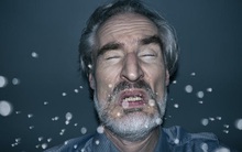 Nếu không tiếp xúc trực tiếp với người bệnh, bạn vẫn có thể gián tiếp nhiễm COVID-19 thông qua 2 con đường này