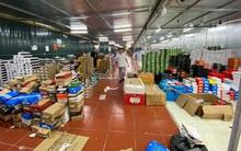 Cận cảnh kho hàng lậu rộng hơn 10.000m2 chuyên livestream bán hàng trên Facebook