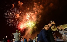 Sài Gòn rực rỡ pháo hoa khoảnh khắc chào năm 2020