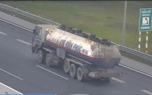 Phạt tài xế lái xe bồn đi lùi trên cao tốc 17 triệu đồng