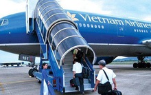 Tiếp viên trưởng hãng VietNam Airline bị tạm giữ vì nghi buôn lậu thuốc lá, dầu xoa bóp