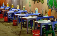 Ảnh: Phố nhậu có tiếng Hà Nội dần vắng vẻ, người dân tán thưởng nghị định mới về xử phạt nồng độ cồn