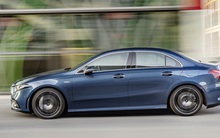 Mercedes-Benz vẫn bán chạy nhất toàn cầu dù thua BMW ở Bắc Mỹ