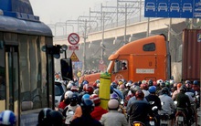 Kinh hoàng cảnh kẹt xe trên mọi ngả đường khu Đông TP HCM