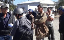 Người dân bao vây nhà máy đòi tiền sắm Tết