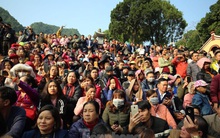 Biển người du xuân, vãn cảnh ngày khai hội chùa Hương