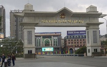 Gấp rút xây bệnh viện dã chiến đối phó vi rút corona ở cửa khẩu Móng Cái