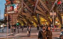 Giữa tâm đại dịch viêm phổi Vũ Hán, "thánh địa" sòng bạc Macao từng tấp nập khách du lịch giờ đây như "thành phố ma" lạnh lẽo và vắng bóng người