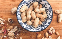 Lạc rất bổ dưỡng nhưng có 3 nhóm người không nên ăn vì sẽ ảnh hưởng xấu đến sức khỏe