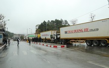 Hàng xuất khẩu qua cửa khẩu Hữu Nghị nhỏ giọt