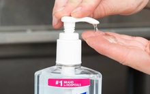 Công thức sử dụng nước rửa tay khô trong dịch Covid-19: Xịt ra một lượng 3 ml bằng đồng xu, xoa trong 30 giây