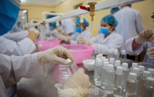 Cận cảnh xưởng chế cồn rửa tay hỗ trợ người dân Sơn Lôi - Vĩnh Phúc