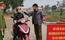 Bí thư xã Sơn Lôi: "Người dân biết công an, bộ đội, các bác sỹ trực chốt rất vất vả nên mang gà, khoai ra ủng hộ"