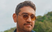 CEO đứng sau thương hiệu kính mắt xa xỉ mà Jeff Bezos, Brad Pitt là khách hàng