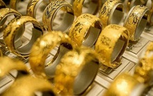 Liều với vàng, người Việt lướt trên đỉnh sóng và nỗi đau