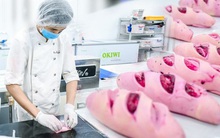 Cận cảnh quy trình sản xuất bánh mì thanh long của Việt Nam được báo Mỹ hết lời khen ngợi