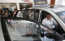 Chevrolet bán tháo xe rẻ còn 50%: Người đổ xô đi mua, người đòi kiện, Chính phủ khuyên đừng ham rẻ mà vội xuống tiền