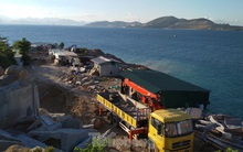 Cận cảnh nhà hàng xây 'chui' cả nghìn m2 trên đảo Hòn Tằm