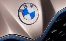 Trước khi gây tranh cãi, logo BMW đã thay đổi thế nào qua năm tháng?