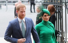 Vừa rời khỏi hoàng gia, Meghan Markle đã có cuộc cạnh tranh khốc liệt với vợ chồng chị dâu Kate nhưng vẫn phải nhận một "trận thua"