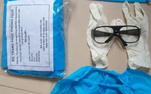 Tràn lan đồ bảo hộ phòng dịch Covid-19 được bán theo combo, chỉ vài chục nghìn đồng