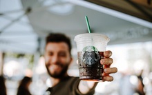 Giải mã 'cỗ máy bán hàng' Starbucks: 5 tuyệt chiêu tâm lý lấy lòng khách kiếm doanh thu, công ty nào cũng cần biết