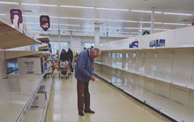 Hành động nhân văn thời dịch Covid-19 tại Mỹ: Các siêu thị lớn từ Walmart, Target, Whole Foods,... đồng loạt mở giờ riêng cho người già mua sắm