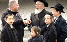 Người Do Thái quan niệm có 3 điều quan trọng nhất trong cuộc sống thực sự phải làm: Điều thứ 3 ẩn chứa sau câu hỏi "Nếu nhà cháy, con sẽ đem theo vật gì?"