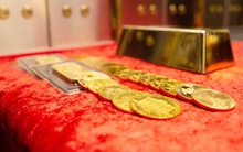 Nhà đầu tư bán mạnh, giá vàng sụt sâu