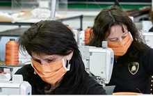 Italy: Hãng xe siêu sang Lamborghini chuyển sang sản xuất khẩu trang