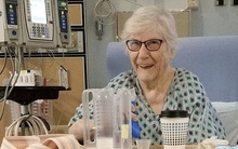 Cụ bà 90 tuổi kể lại khoảnh khắc "sắp lìa đời" vì Covid-19 nhưng sau đó bỗng hồi phục kỳ diệu vì một lý do đơn giản