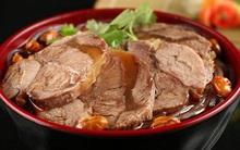 Dắt con đi ăn mỳ nhưng cố tình bỏ lại 1 nửa, hành động của ông bố khiến cả quán im lặng, không ai thốt lên dù chỉ 1 câu