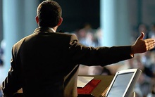 Bài phát biểu khiến đám đông đang ồn ào bỗng dưng im bặt của một người cha: Con trai, ta mong con đau khổ và bất hạnh!