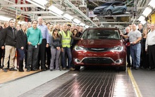 Nhà máy ô tô tại Mỹ 'vẫn còn quá sớm để mở cửa trở lại'