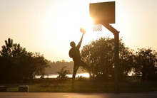 Những hình ảnh thể thao đẹp đến nao lòng giữa mùa dịch Covid-19