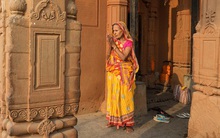 Được thần ban cho 1 điều ước, con trai và con dâu mỗi người muốn 1 thứ, bà lão có lựa chọn khôn ngoan