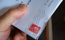 Cậu bé đưa thư cho Einstein được tặng quà, nhiều năm sau họ hàng của cậu nhận được thứ không ngờ